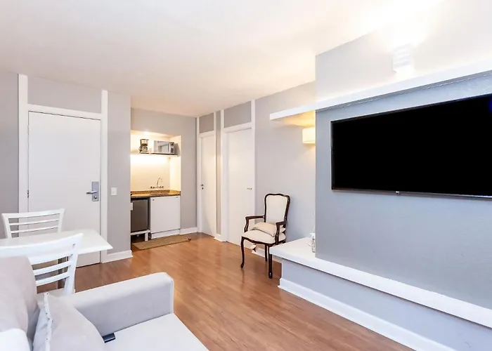 Apto-Flat Excelente Localizacao Centro-Batel - Somente Familiares