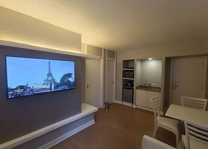 Apto-Flat Excelente Localizacao Centro-Batel - Somente Familiares