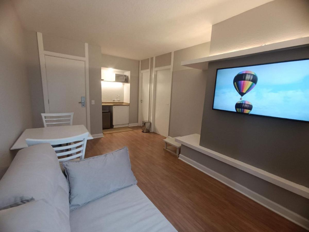 Apto-flat Excelente Localizacao Centro-batel - Somente Familiares Apartment
