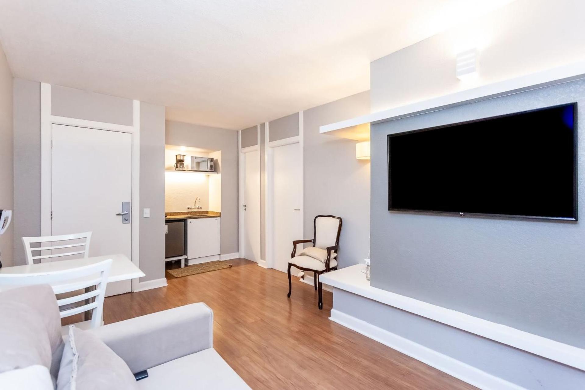 Apto-flat Excelente Localizacao Centro-batel - Somente Familiares *