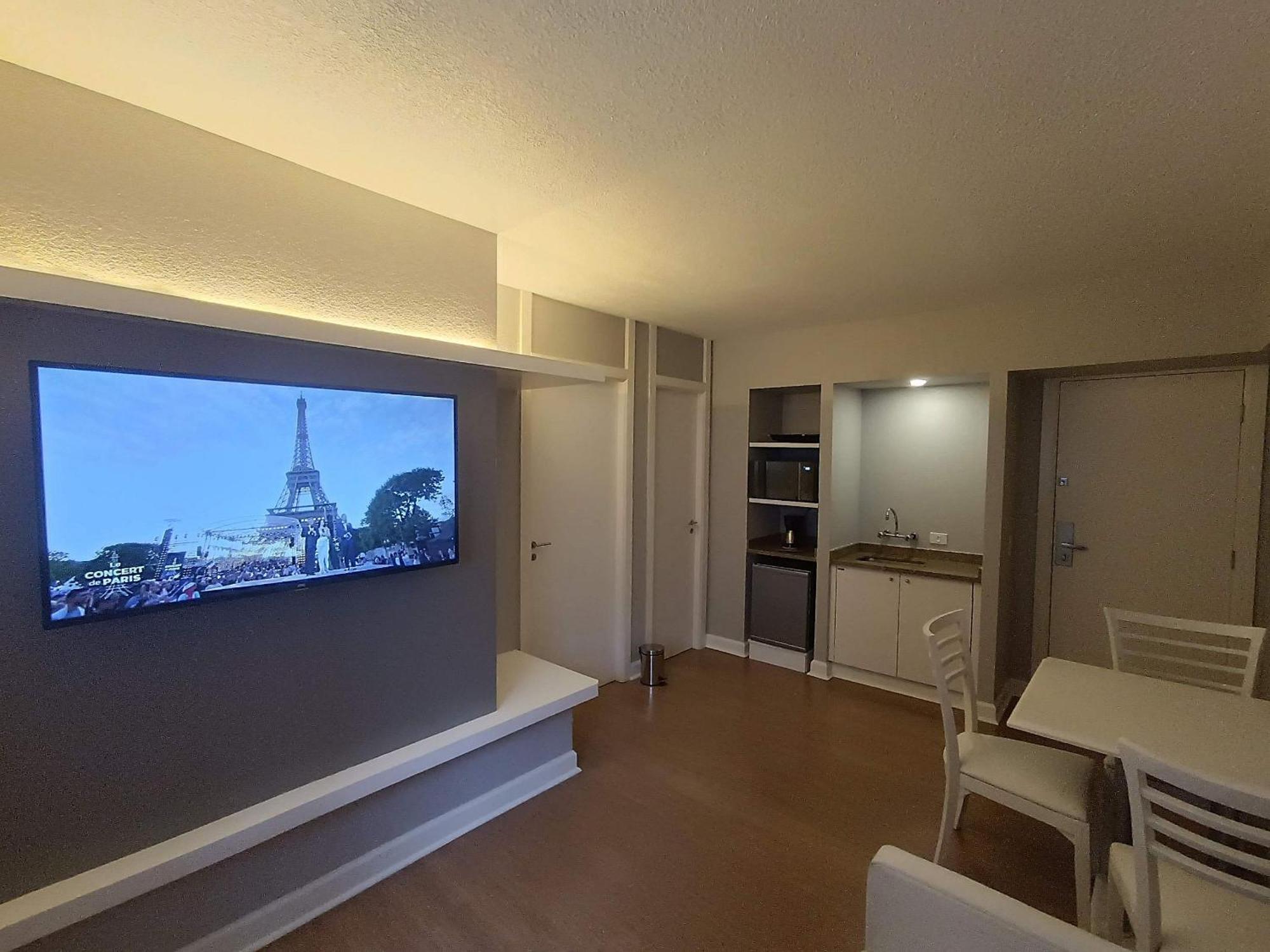 Apartment Apto-flat Excelente Localizacao Centro-batel - Somente Familiares *